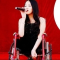 惊艳！轮椅上的歌女如此美丽